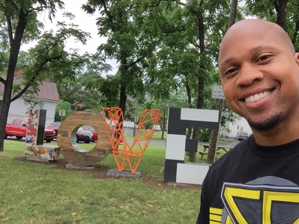 harrisonburg love sign